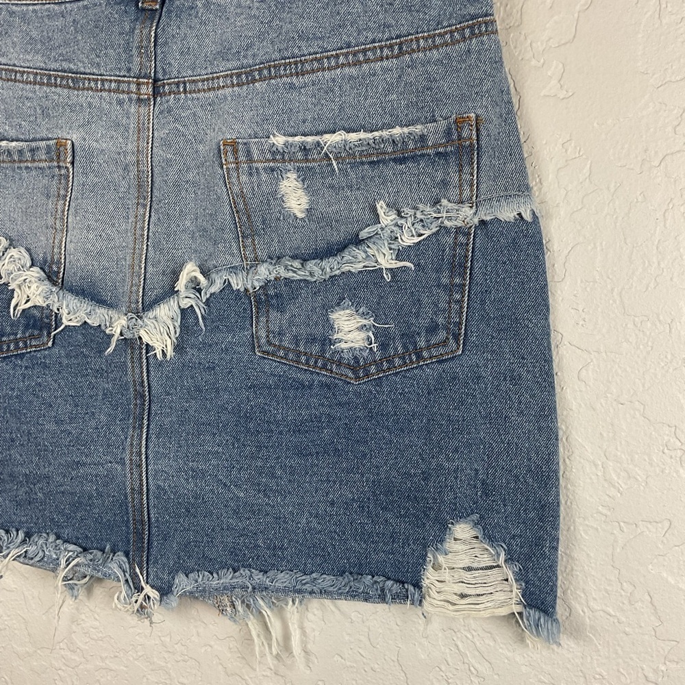 Signature8 Distressed Denim Jean Mini Skirt Button Fly Sz Medium - Picture 7 of 8